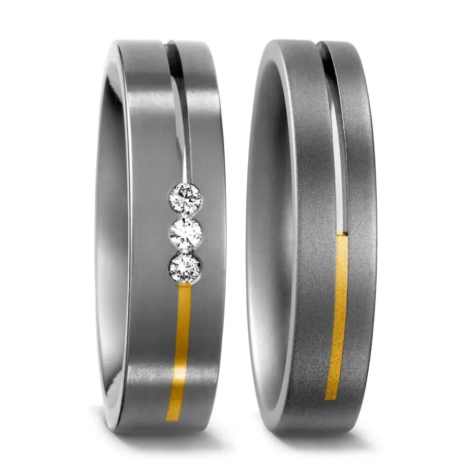 Alianzas de boda de titanio y oro amarillo con diamantes