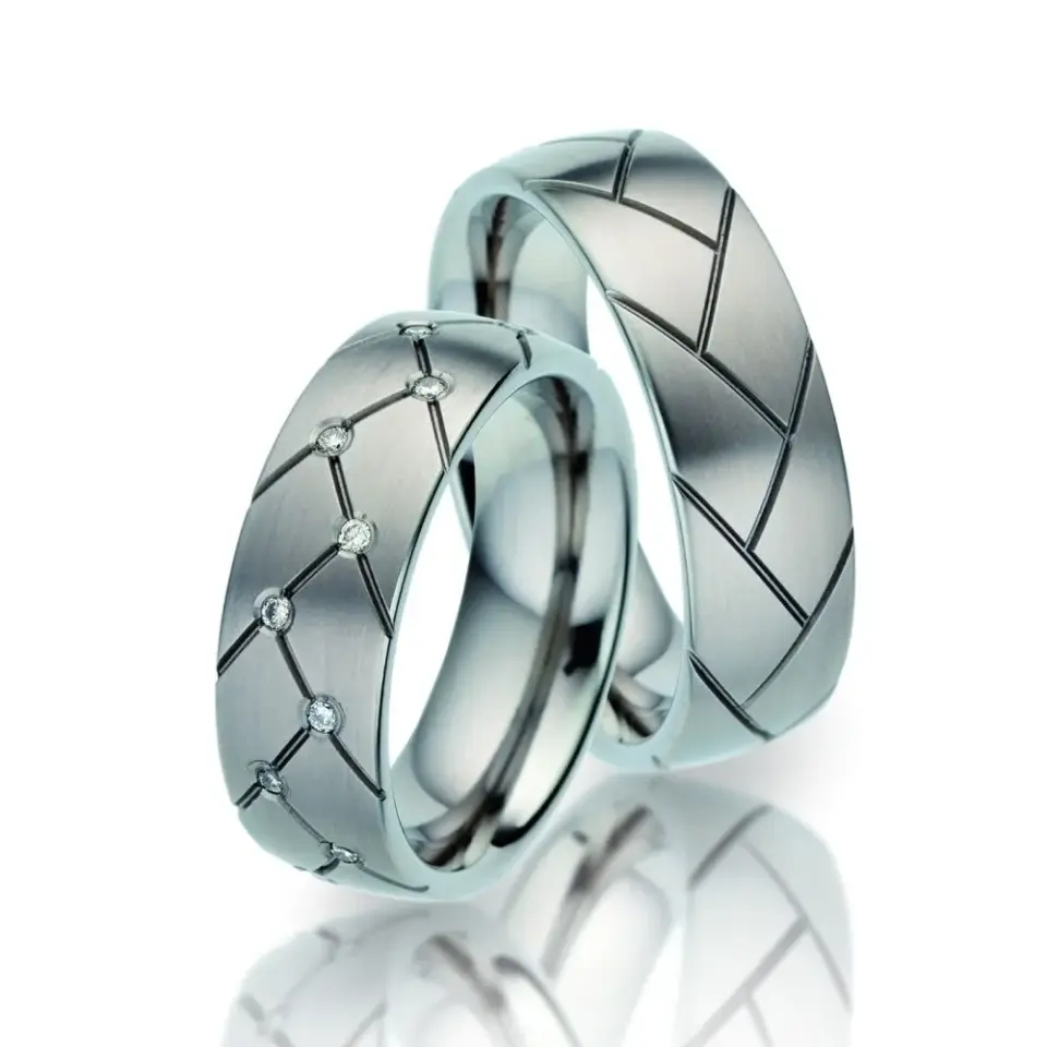 Alianzas de boda de titanio con diamantes