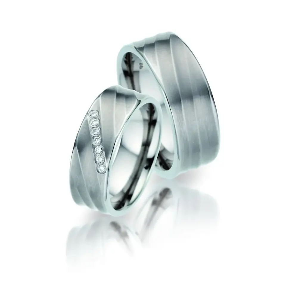 Alianzas de boda de titanio con diamantes