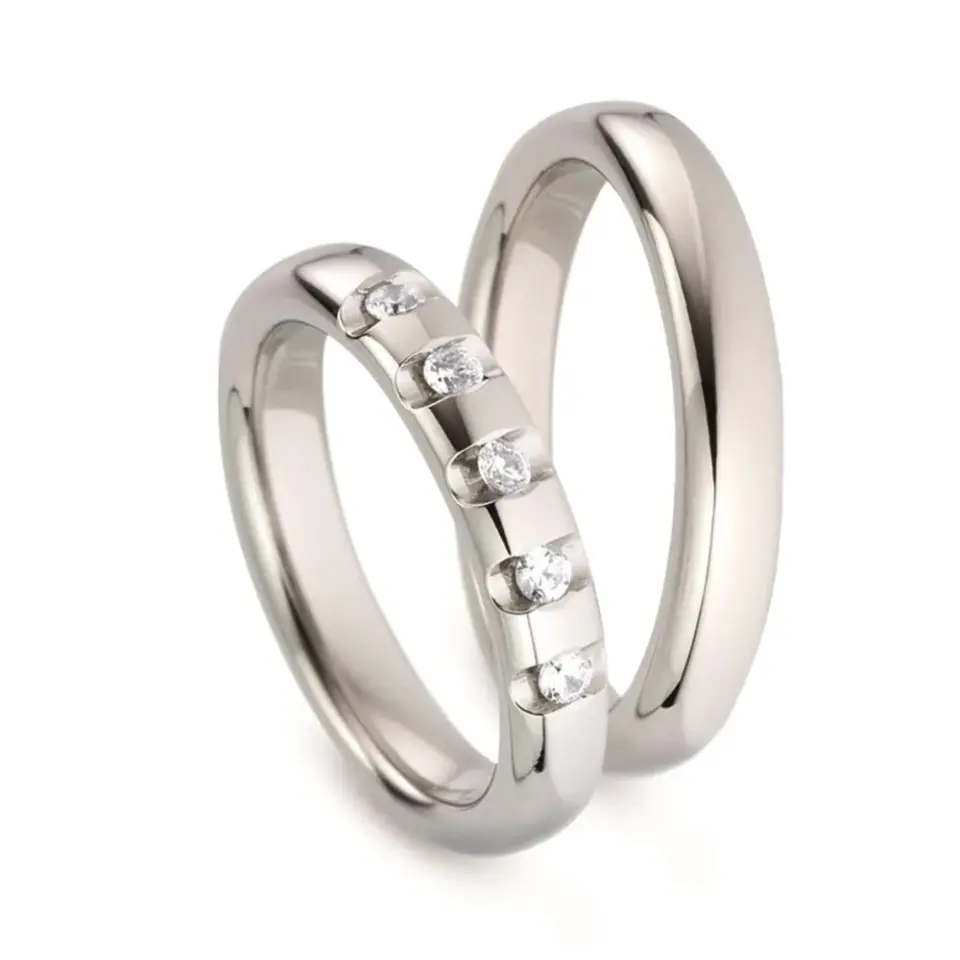 Alianzas de boda de titanio con diamantes