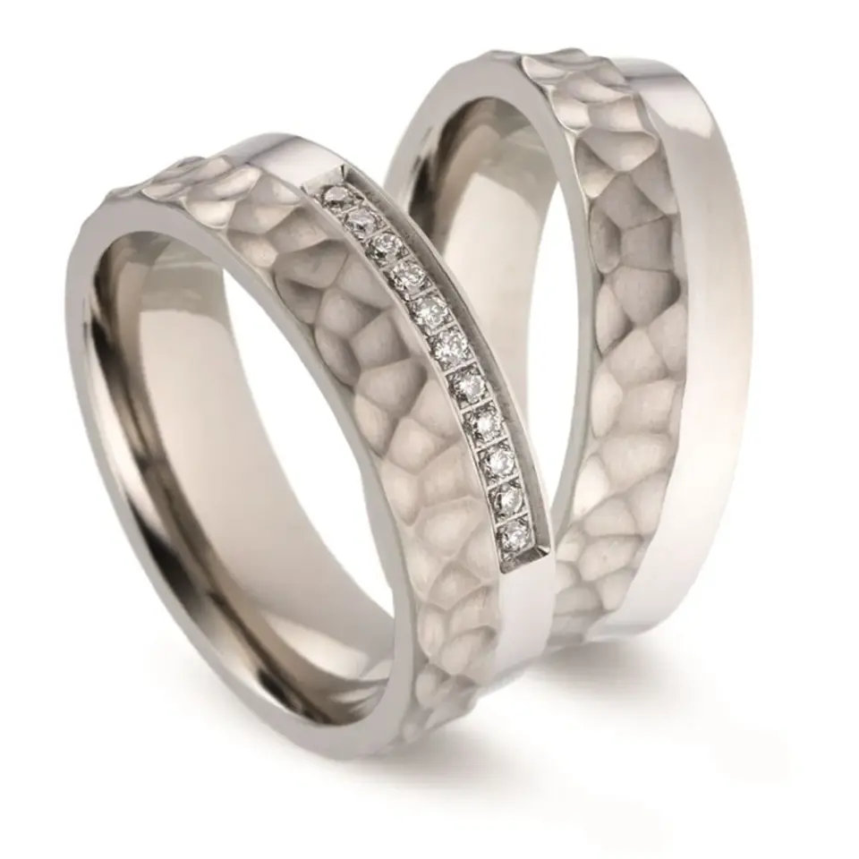Alianzas de boda de titanio con diamantes