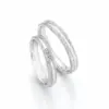 Alianzas de boda de plata con diamantes