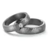 Alianzas de boda de tántalo con diamante