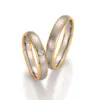 Alianzas de boda de oro amarillo y oro blanco con diamante