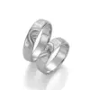 Alianzas de boda de plata con diamante