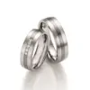 Alianzas de boda de acero y titanio con diamantes