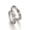 Alianzas de boda de acero y titanio con diamantes