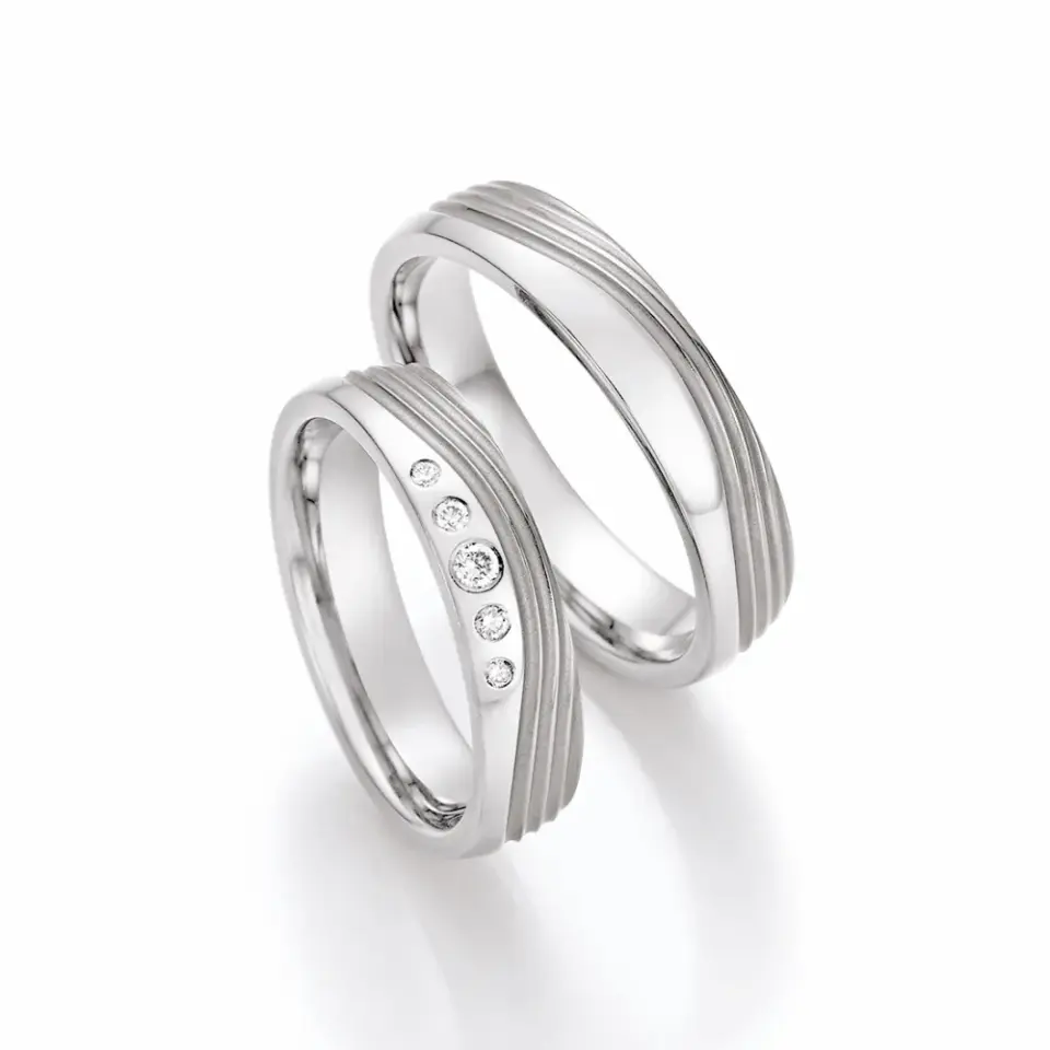 Alianzas de boda de titanio con diamantes