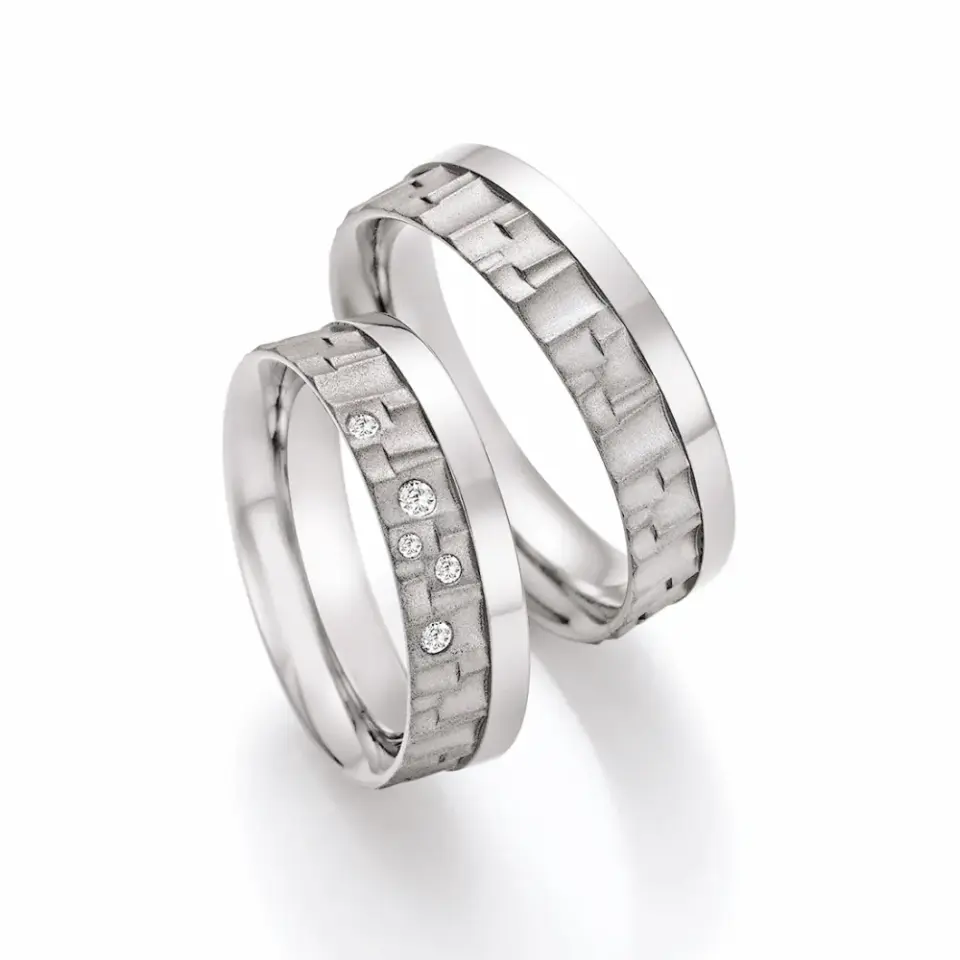 Alianzas de boda de titanio con diamantes