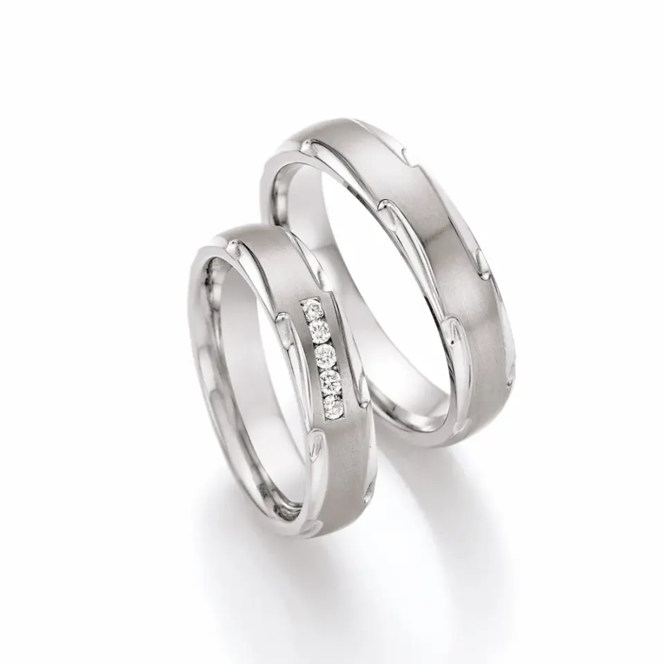 Alianzas de boda de titanio con diamantes