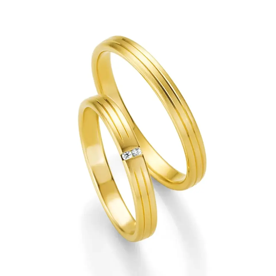 Alianzas de boda de oro amarillo con diamantes