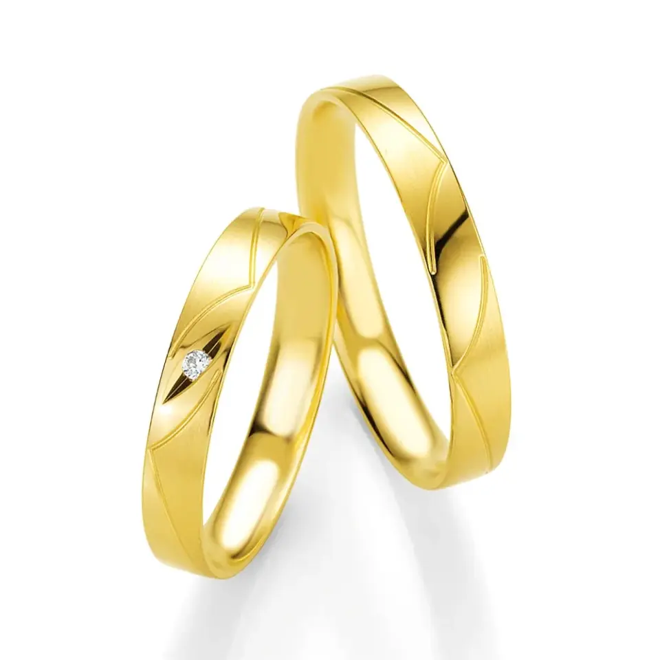 Alianzas de boda de oro amarillo con diamante