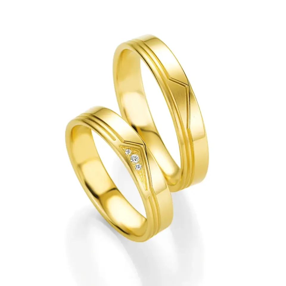 Alianzas de boda de oro amarillo con diamantes