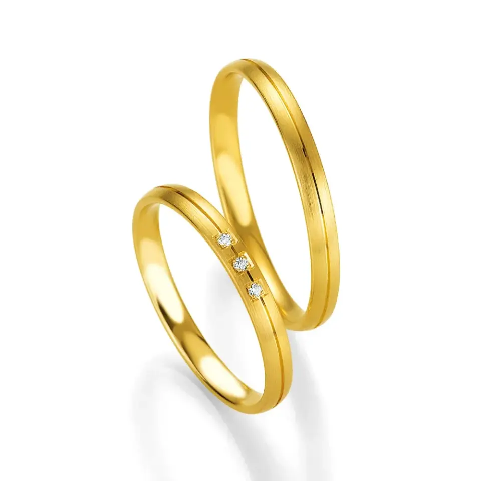 Alianzas de boda de oro amarillo con diamantes
