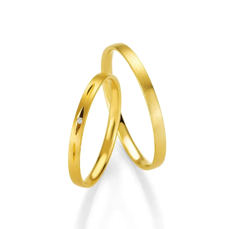 Alianzas de boda de oro amarillo con diamante