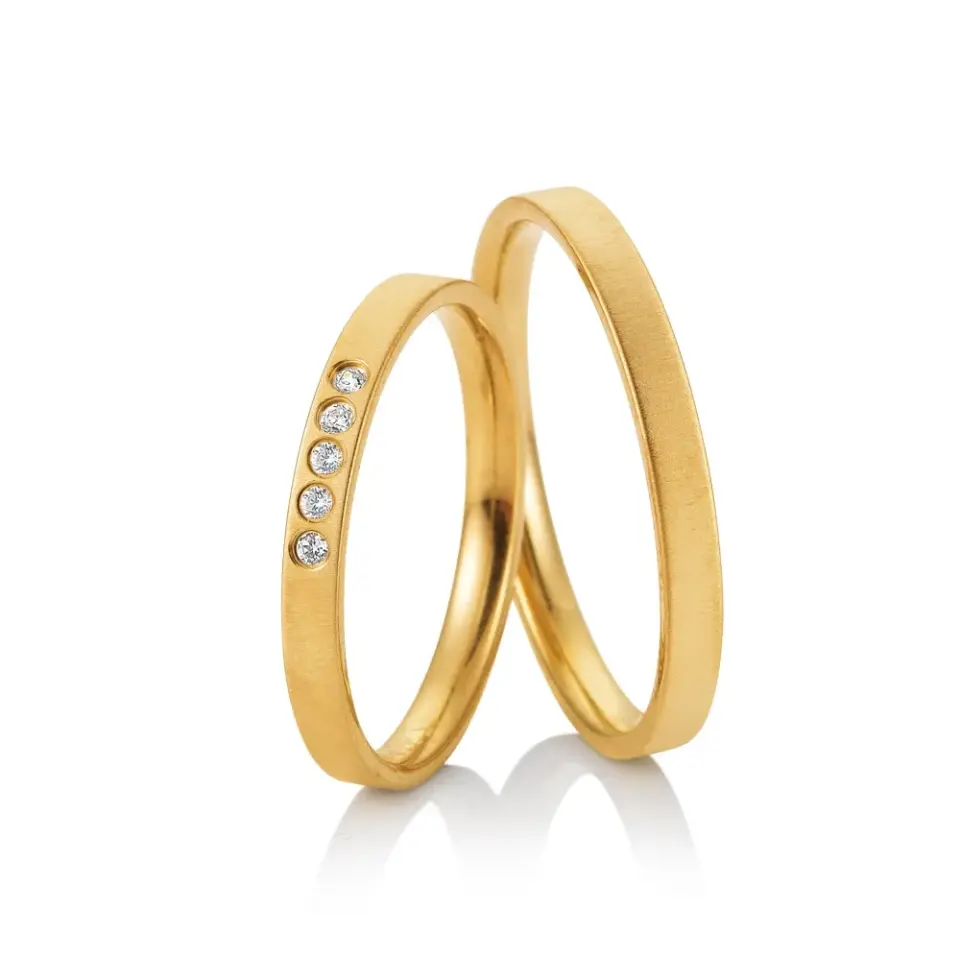 Alianzas de boda de oro amarillo con diamantes