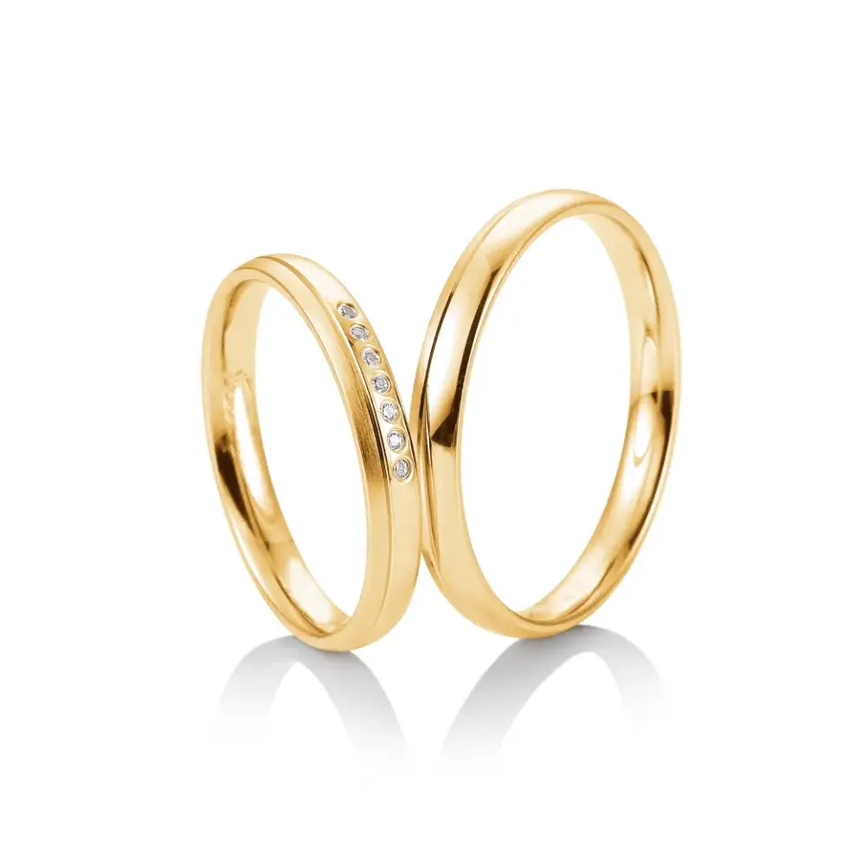 Alianzas de boda de oro amarillo con diamantes