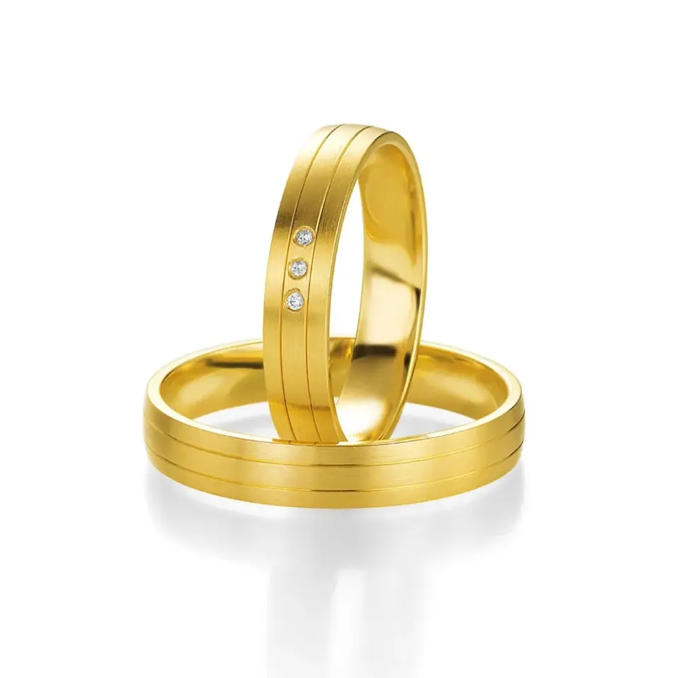 Alianzas de boda de oro amarillo con diamantes