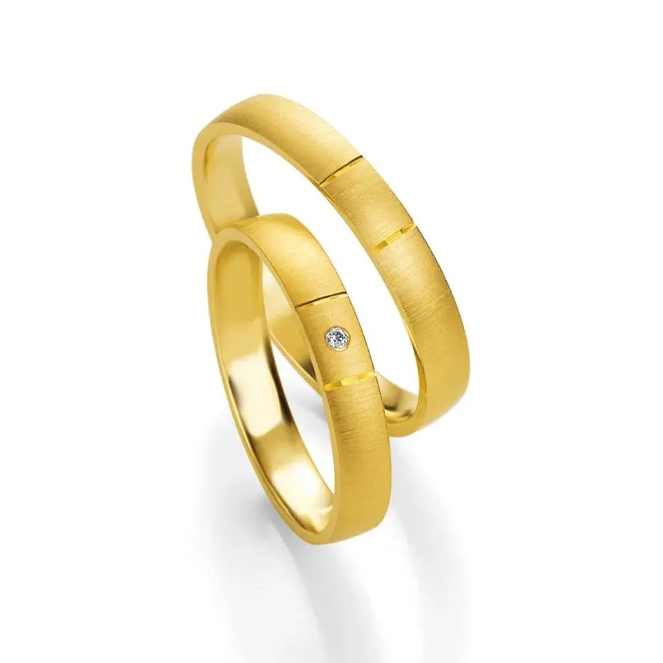 Alianzas de boda de oro amarillo con diamante