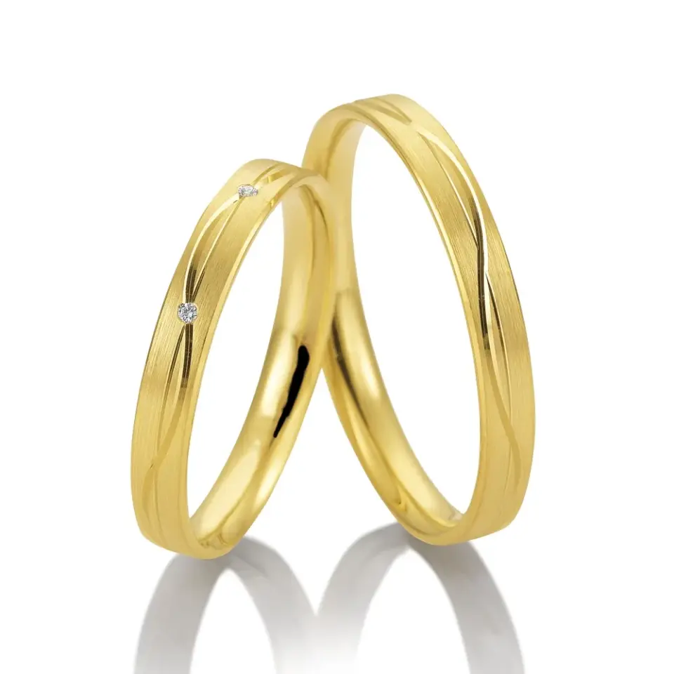 Alianzas de boda de oro amarillo con diamantes