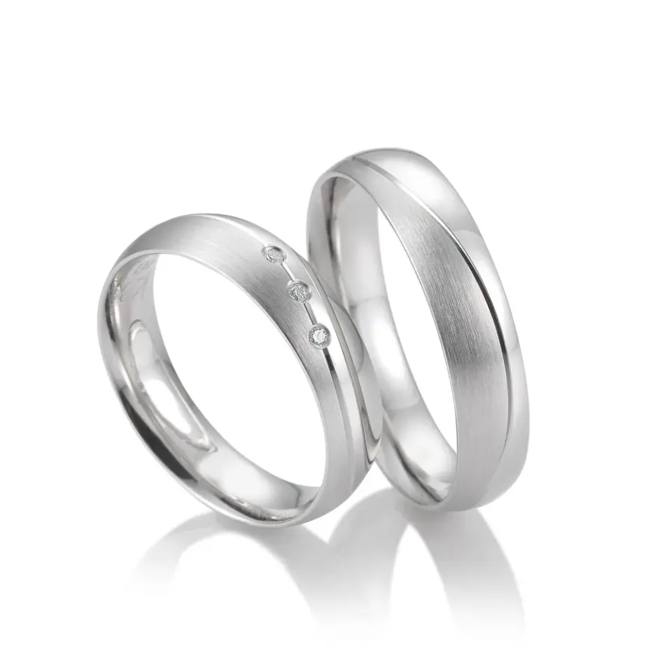 Alianzas de boda de platino con diamantes