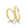Alianzas de boda de oro amarillo con diamante