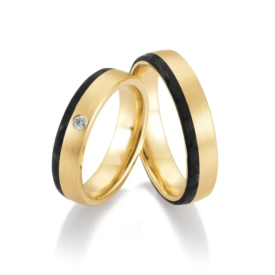 Alianzas de boda de oro amarillo y carbono con diamante