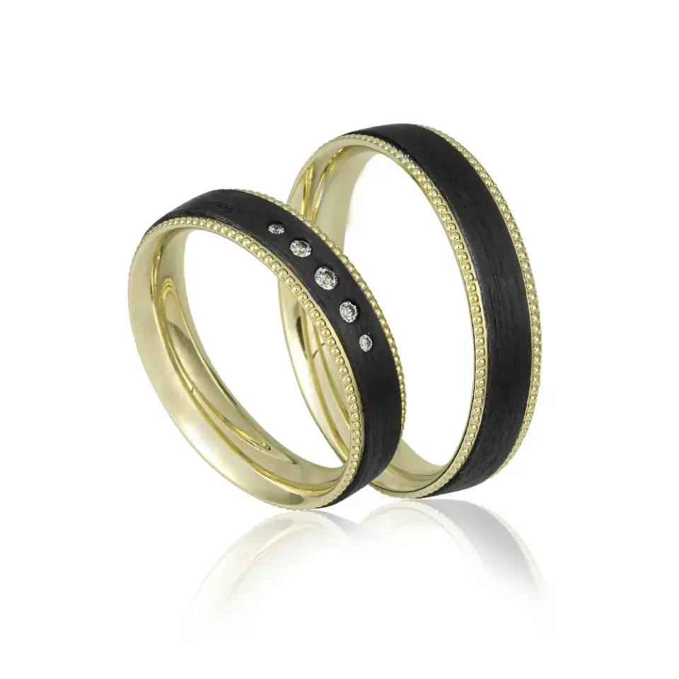 Alianzas de boda de oro amarillo y carbono con diamantes