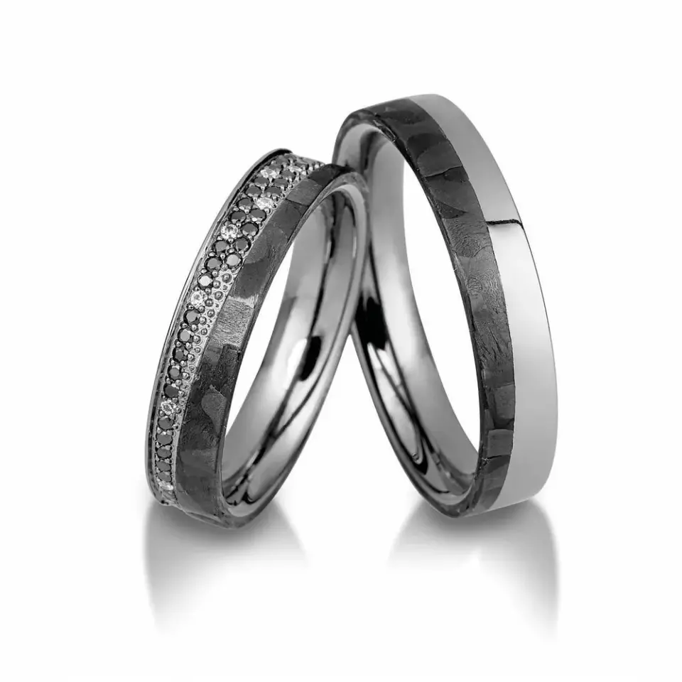 Alianzas de boda de oro gris y carbono con diamantes