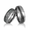 Alianzas de boda de oro gris y carbono con diamantes