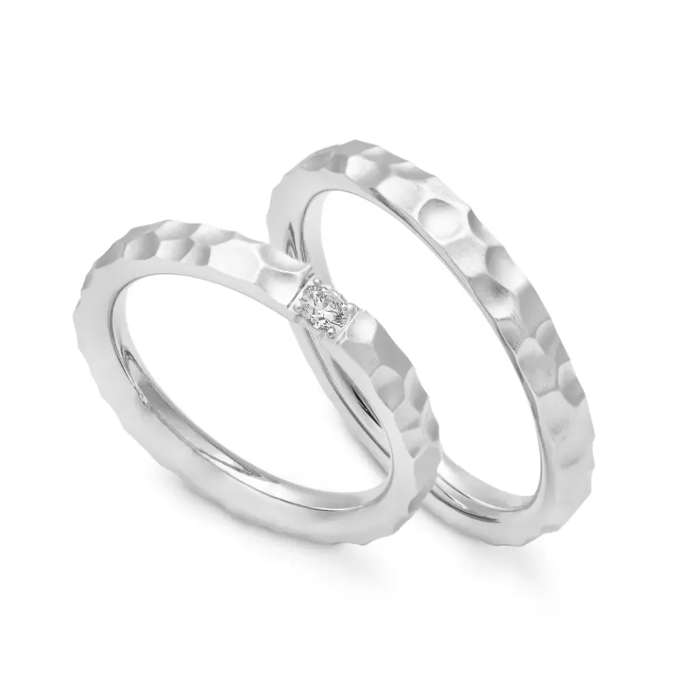Alianzas de boda de platino con diamante