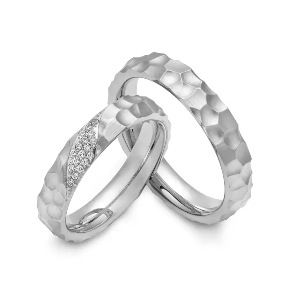 Alianzas de boda de platino con diamantes