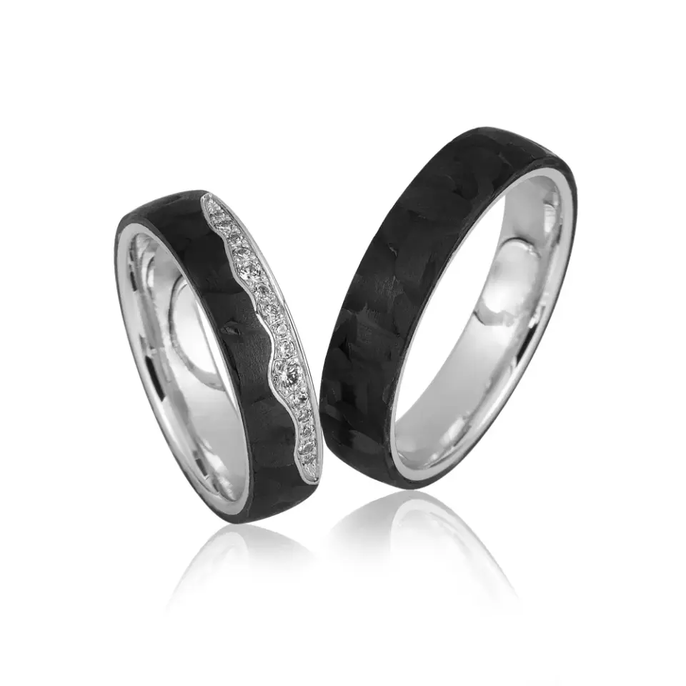 Alianzas de boda de platino y carbono con diamantes