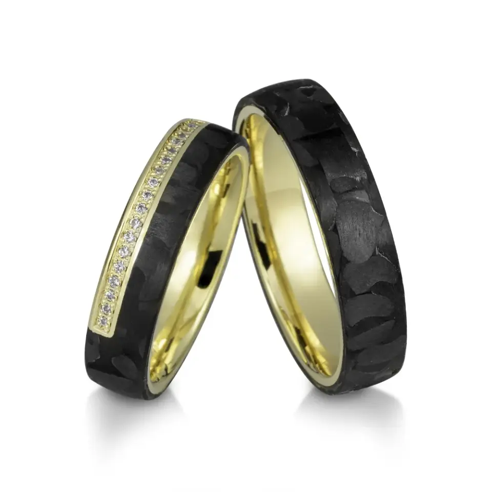 Alianzas de boda de oro amarillo y carbono con diamantes