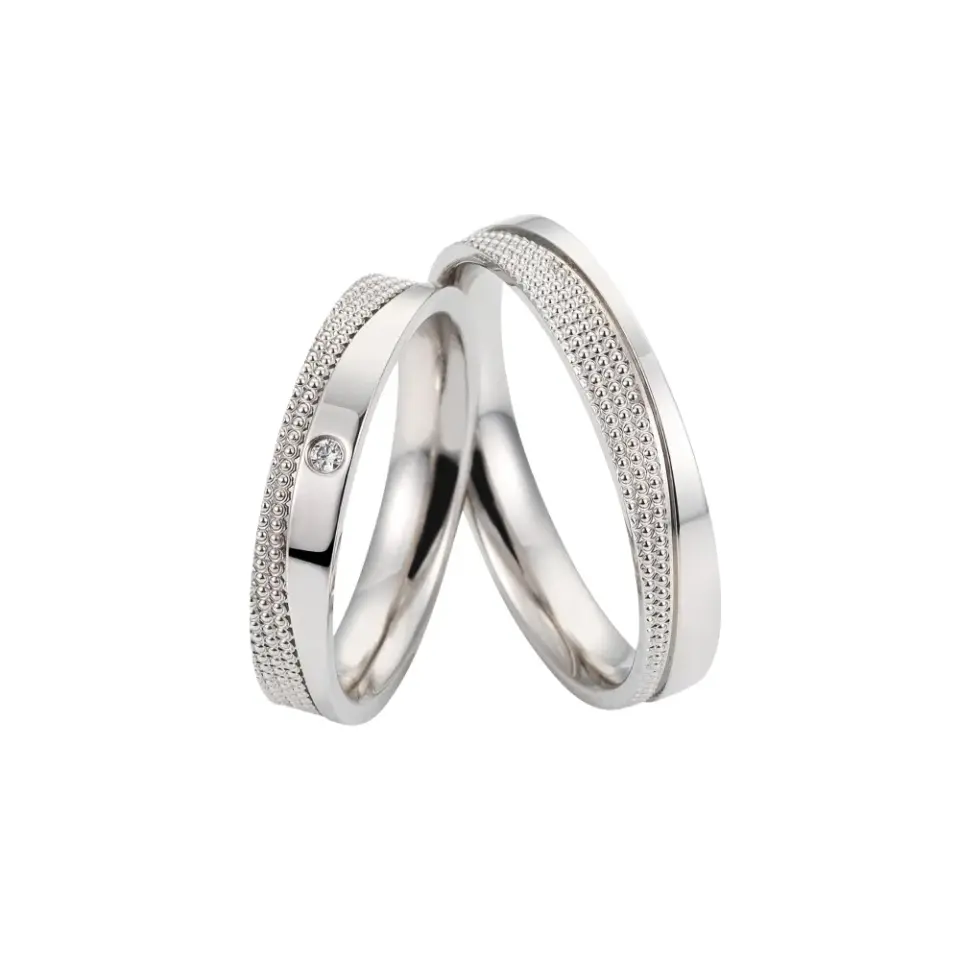 Alianzas de boda de platino con diamante