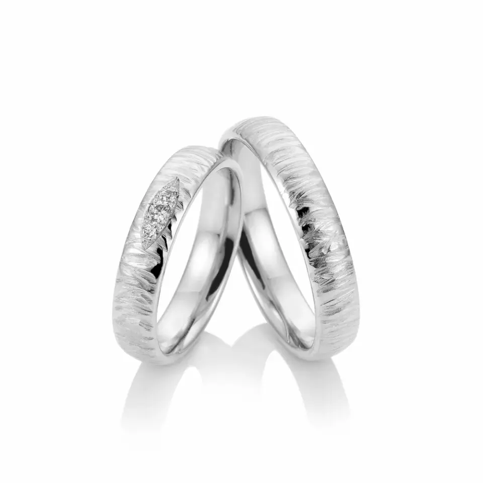 Alianzas de boda de paladio con diamantes