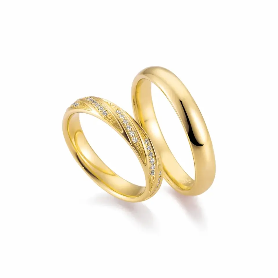 Alianzas de boda de oro amarillo con diamantes