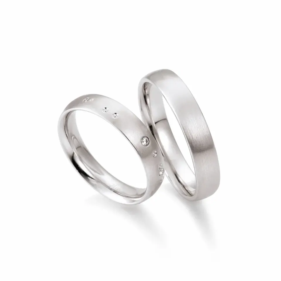 Alianzas de boda de platino con diamantes