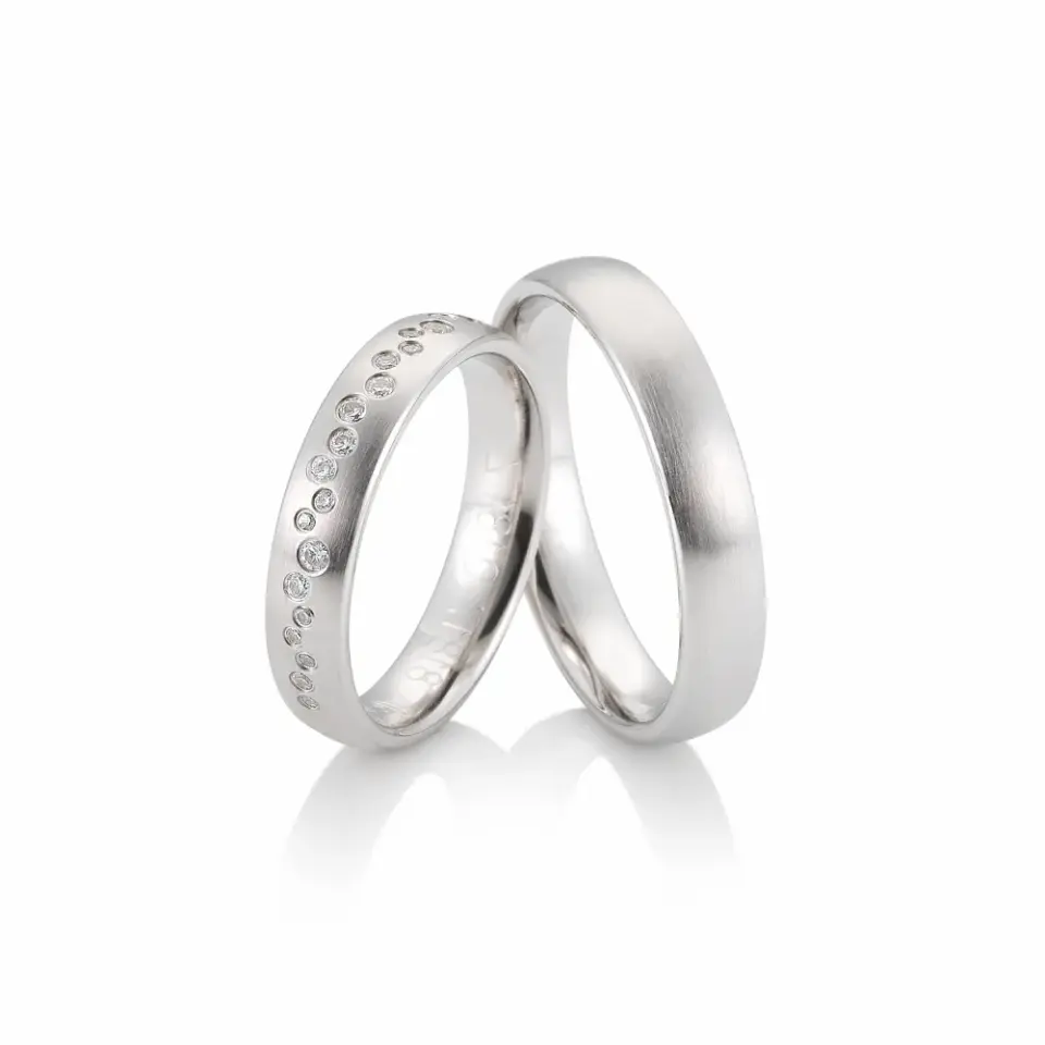Alianzas de boda de platino con diamantes