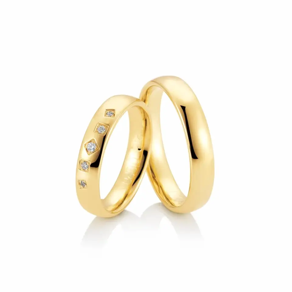 Alianzas de boda de oro amarillo con diamantes