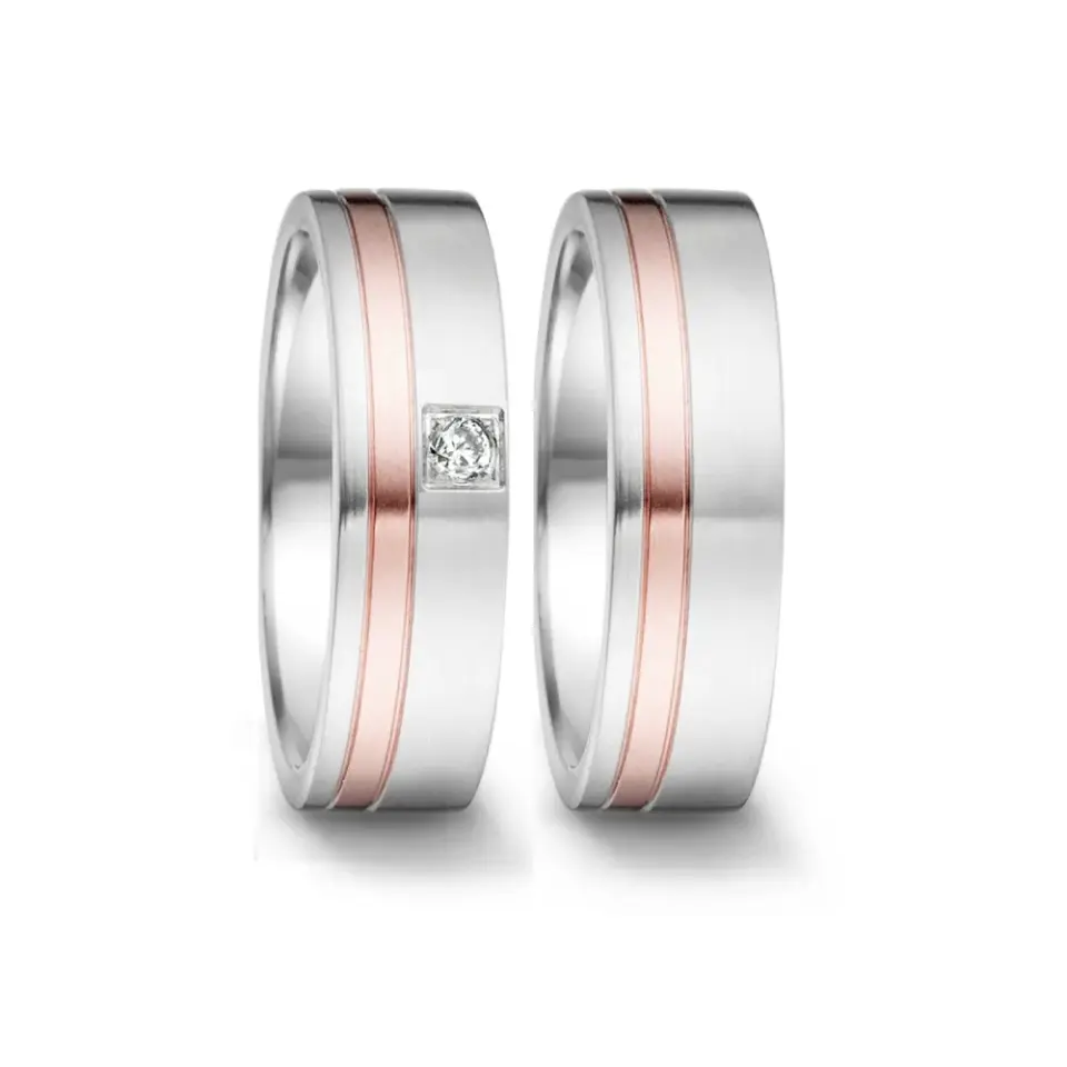 Alianzas de boda de acero y oro rosado con diamante