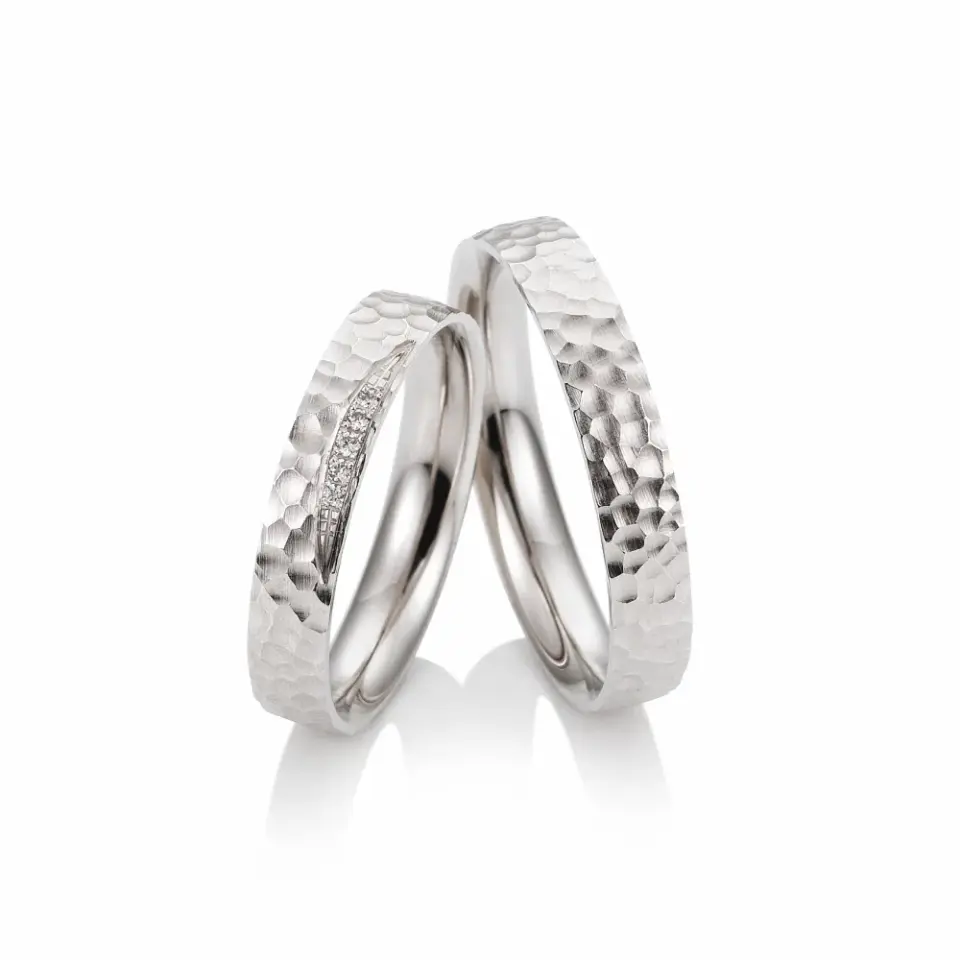 Alianzas de boda de oro blanco con diamantes