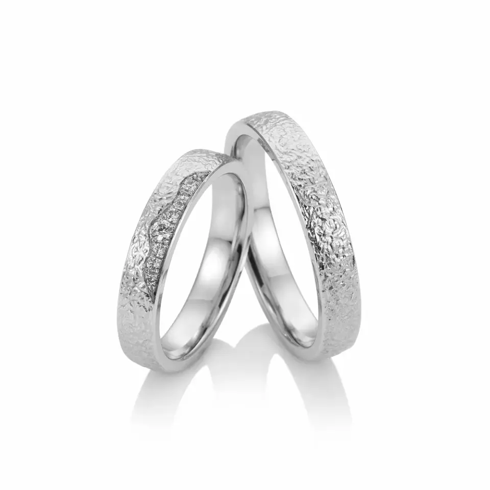 Alianzas de boda de oro blanco con diamantes