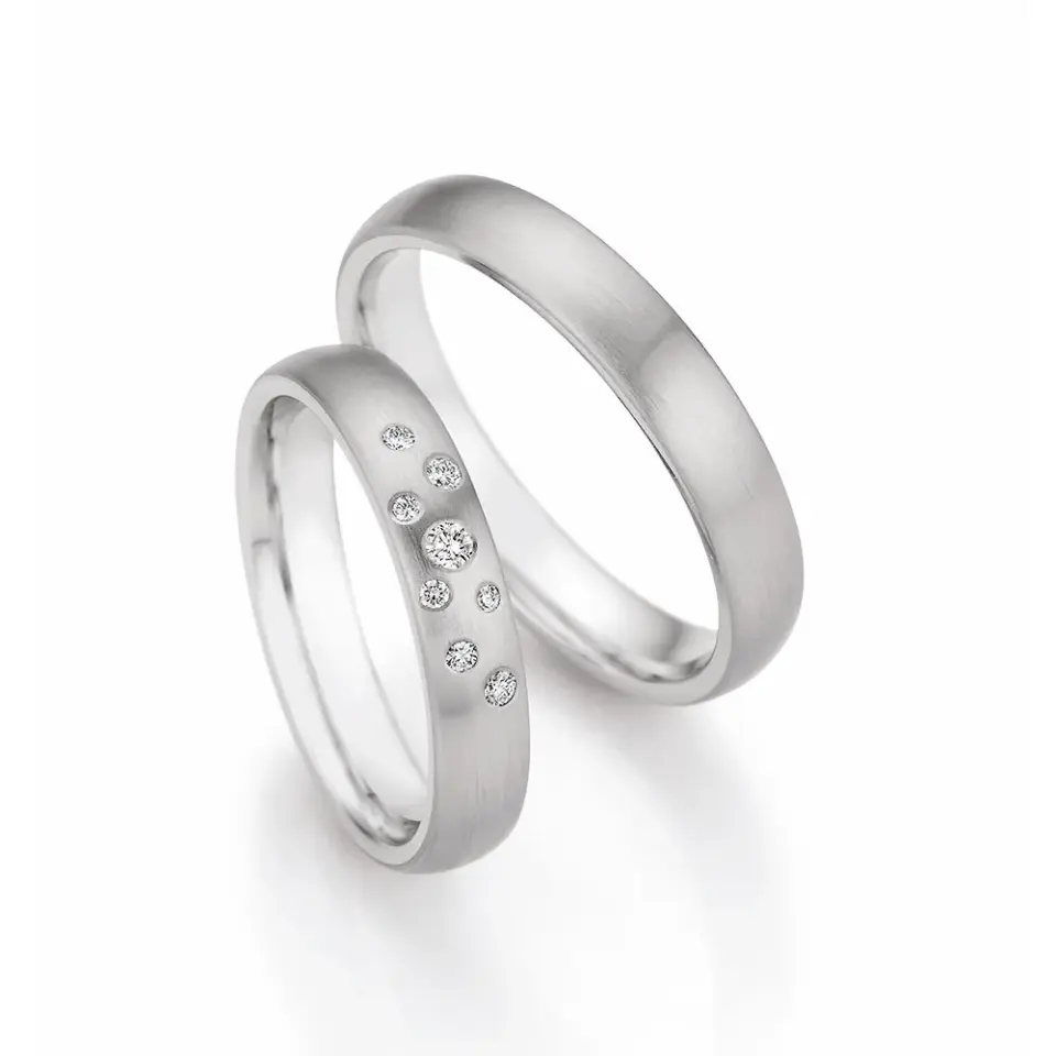 Alianzas de boda de platino con diamantes