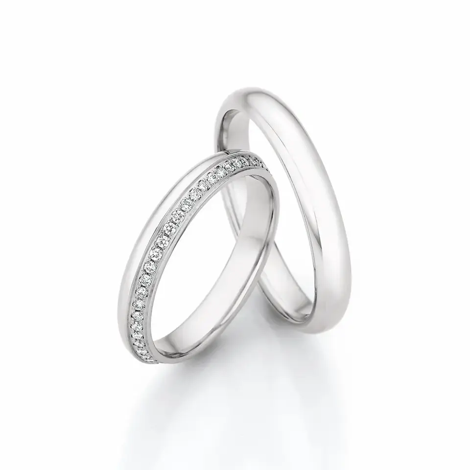 Alianzas de boda de platino con diamantes
