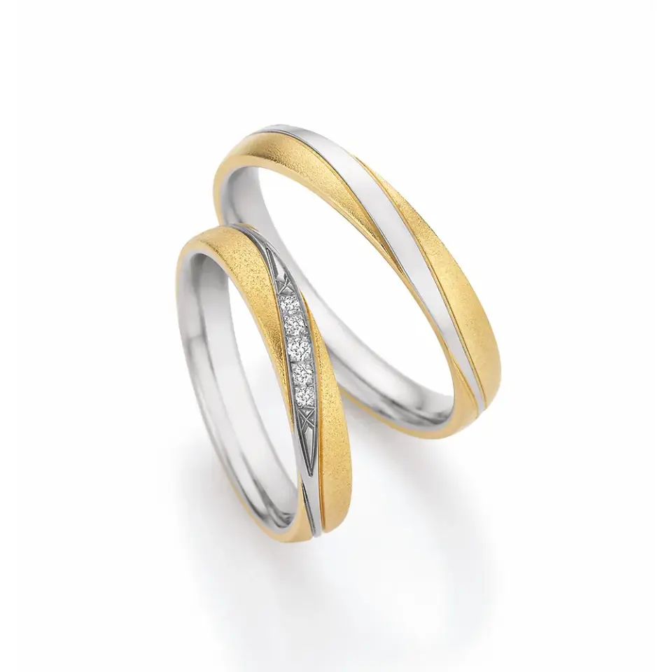 Alianzas de boda de oro amarillo y oro blanco con diamantes