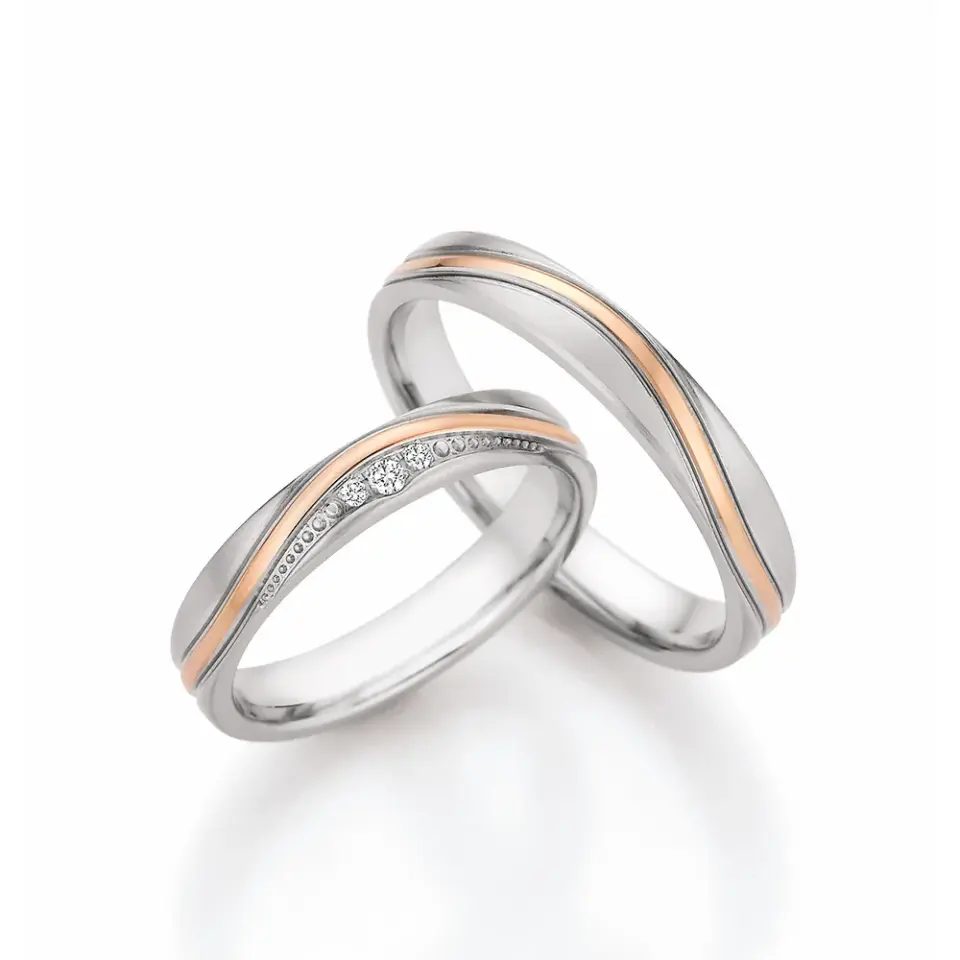 Alianzas de boda de platino y oro rosado con diamantes