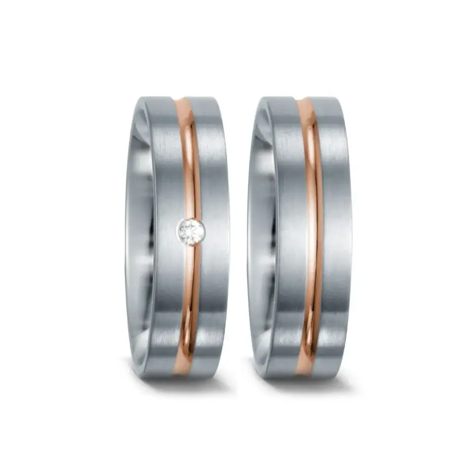 Alianzas de boda de acero y oro rosado con diamante