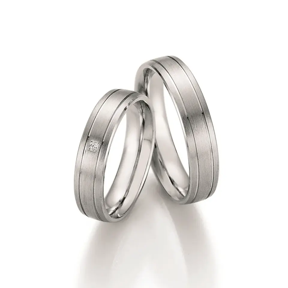 Alianzas de boda de plata con diamante