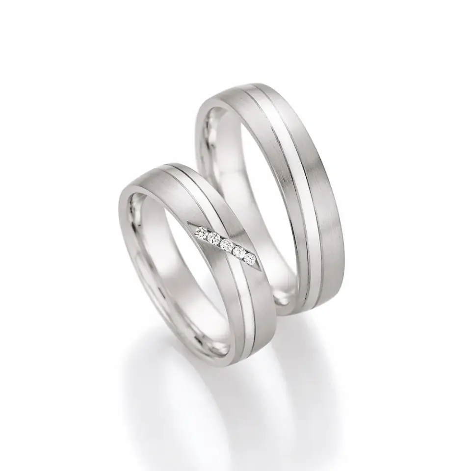 Alianzas de boda de plata con diamantes